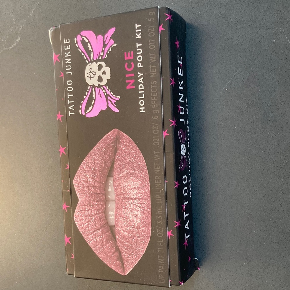 BN Unopened Tattoo Junkee Nice Holiday Pout Kit. Light pink color.
